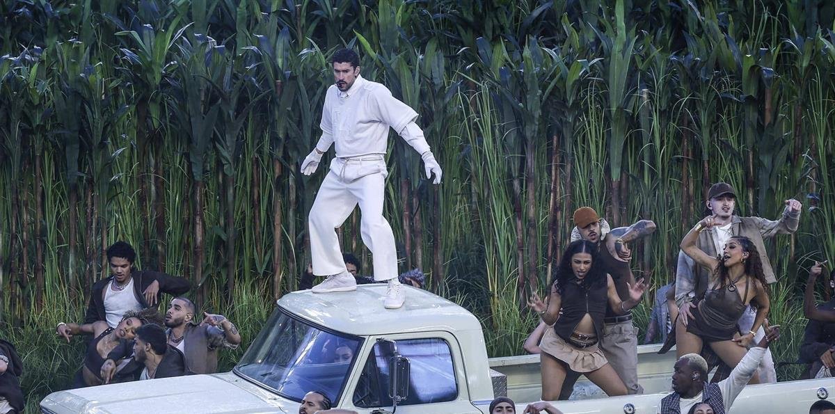 Bad Bunny convierte el descanso del Super Bowl en una oda de orgullo latino