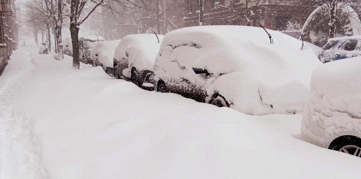 Cortes de energía y escuelas cerradas en noreste de EE. UU. tras fuerte tormenta de nieve