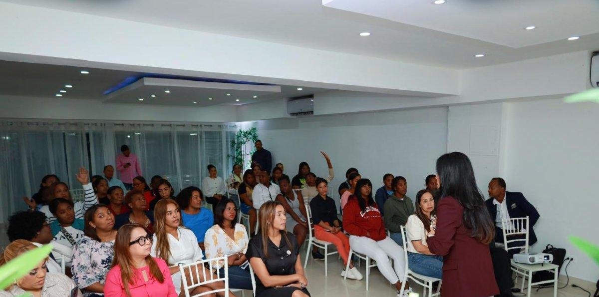País Posible inicia ciclo de conferencias para fortalecer el liderazgo femenino