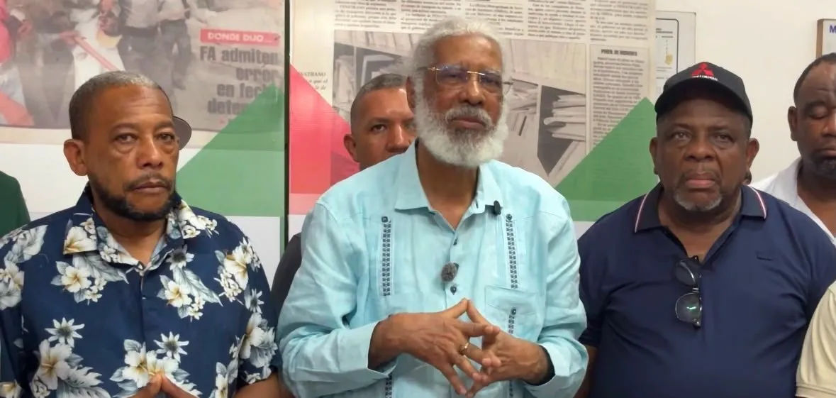 Juan Hubieres anuncia acuerdo entre sindicatos; asegura finaliza conflicto en las rutas Guerra y Bayaguana