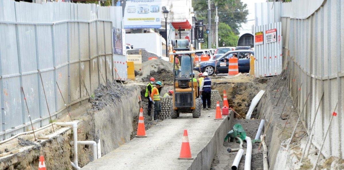 El Gobierno vuelve a prometer terminar trabajos de la calle Del Sol ante el temor de la quiebra de los comerciantes