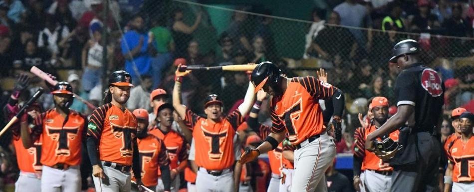 Los Toros reaccionan y vencen 3-2 a los Leones viniendo de atrás