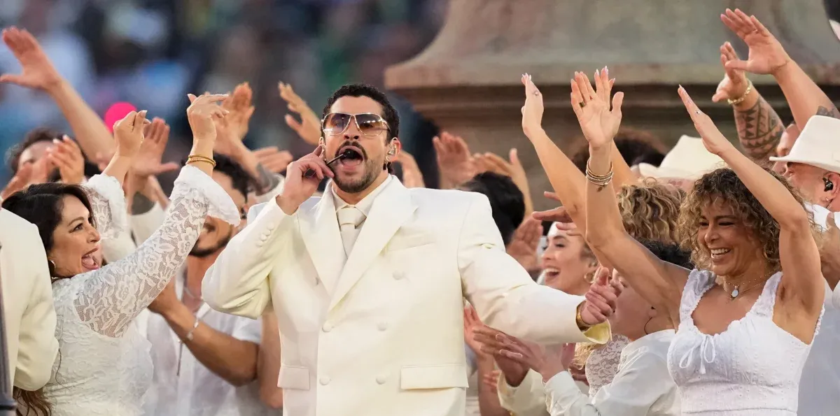 Cuando la cultura educa: el espectáculo de Bad Bunny y la pedagogía del poder simbólico