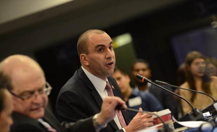 Parlamento venezolano designa como fiscal general temporal al abogado Larry Daniel Devoe