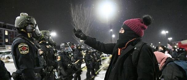 Juez cancela comparecencia de director de ICE para explicar incumplimientos judiciales