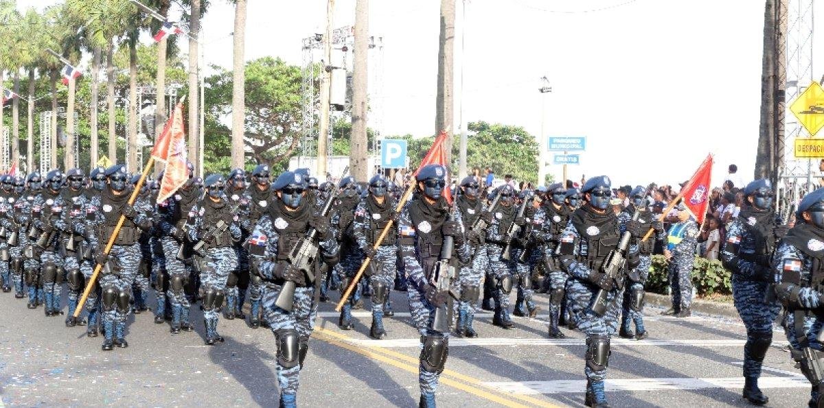 Muestran en el desfile en el malecón destreza y modernidad