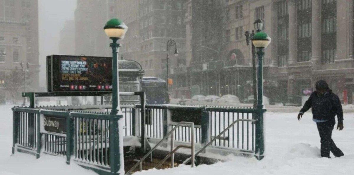 Cientos de vuelos cancelados por tormenta de nieve en EE.UU.