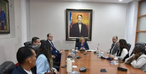 Diputados piden explicaciones Inabie de alimentación escolar