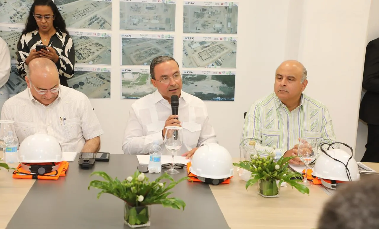 Abinader supervisa la central termoeléctrica Punta Caucedo