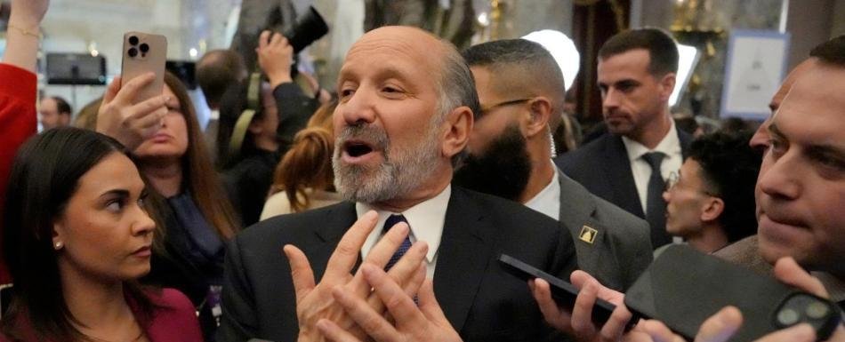 Secretario de Comercio de EEUU admite haber comido con Epstein de camino a su isla privada