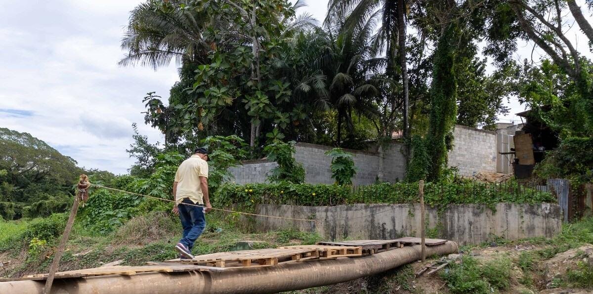 En Cancino Adentro construyen un puente improvisado por cuarta vez