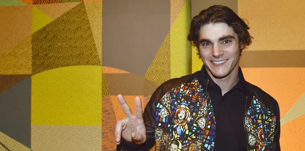 RJ Mitte, el actor de "Breaking Bad" que convirtió su experiencia con parálisis cerebral en una fortaleza