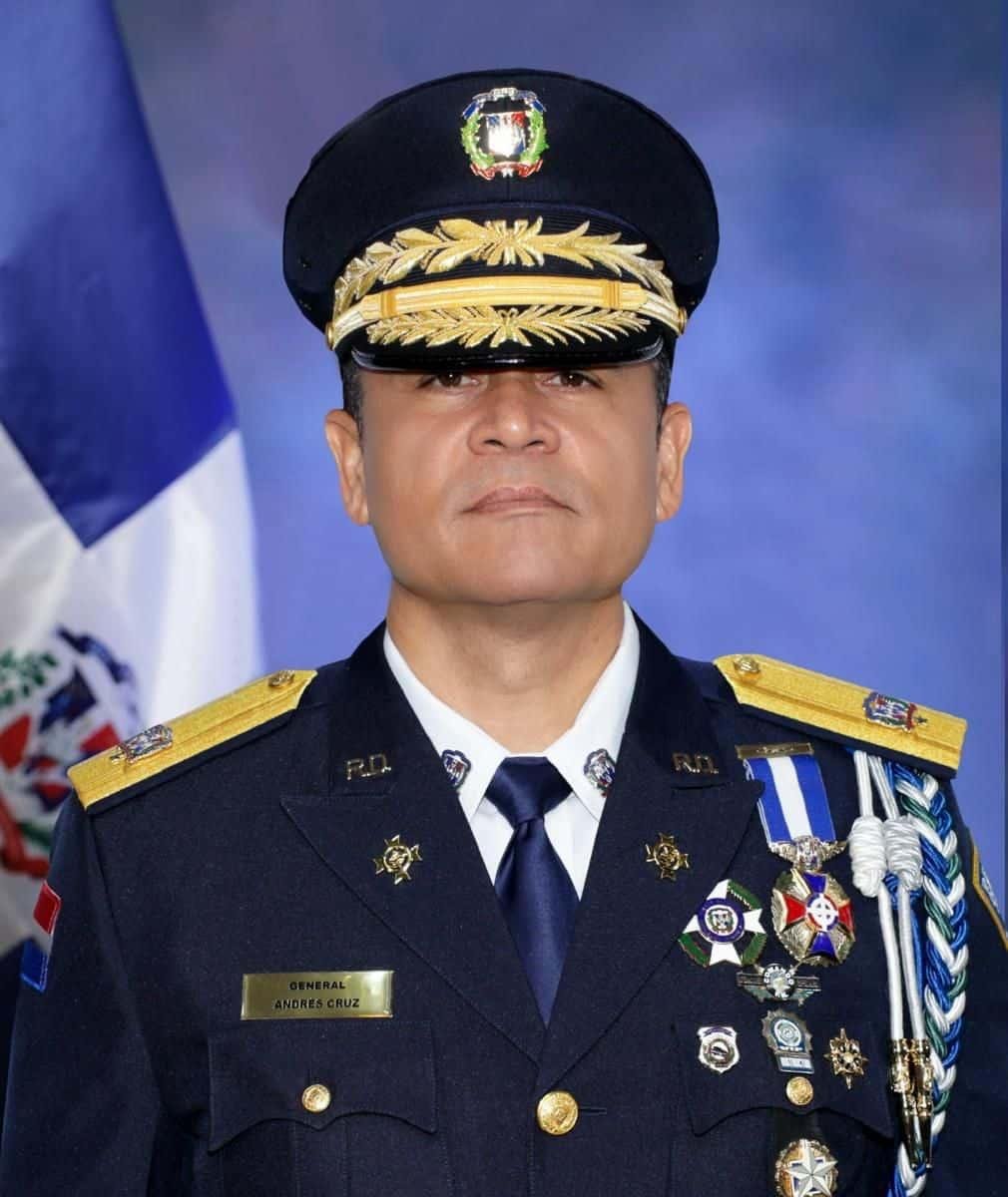 Abinader quita al director de la Policía y designa a Andrés Modesto Cruz Cruz en su lugar