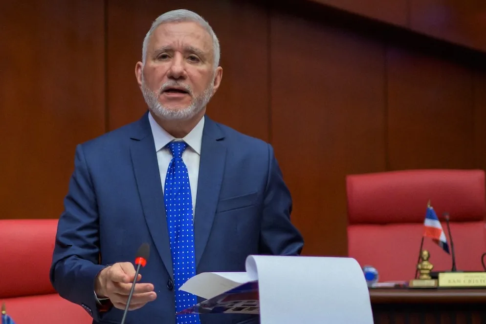 Senador propone eliminar la prisión por difamación en RD