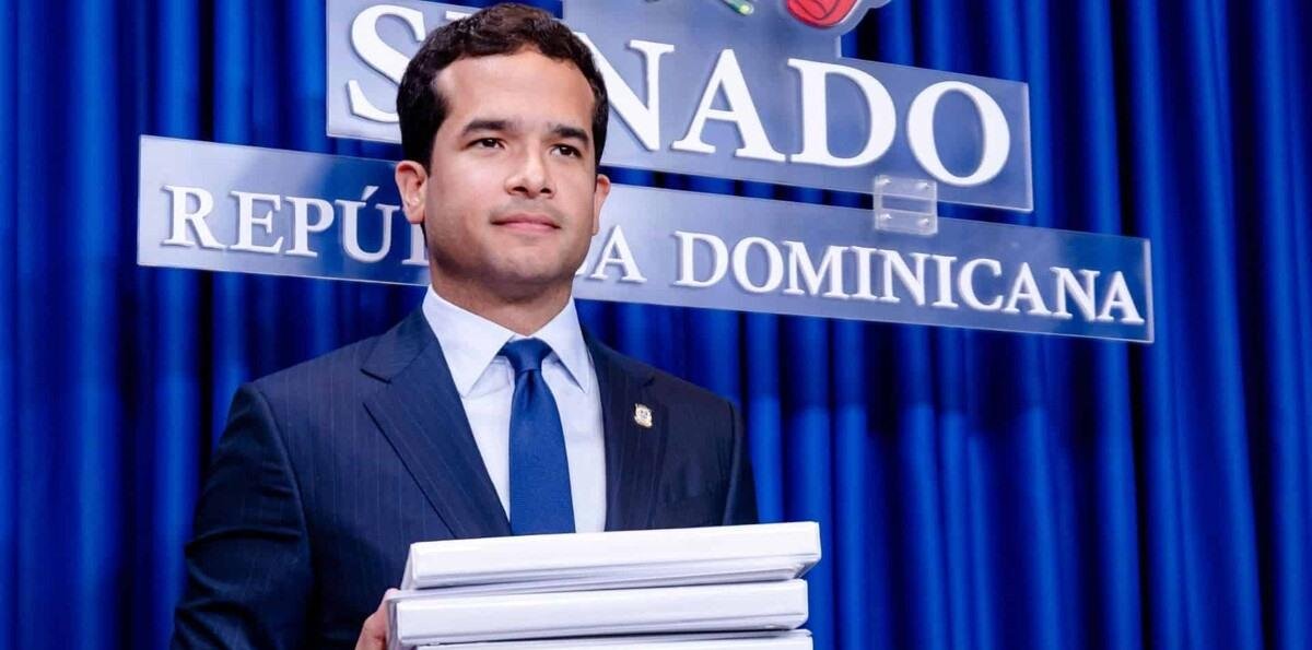 Omar Fernández presenta nuevamente proyecto para eliminar anticipo a mipymes