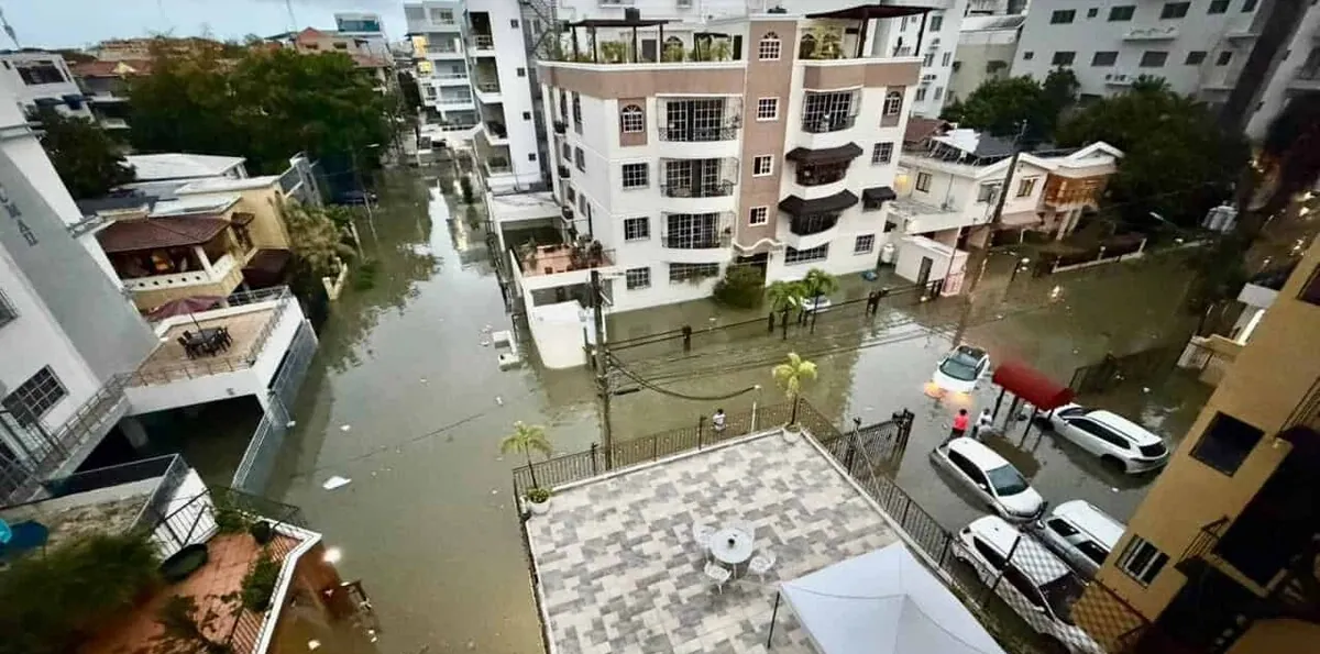 El Gran Santo Domingo amanece colapsado por intensas lluvias provocadas por vaguada