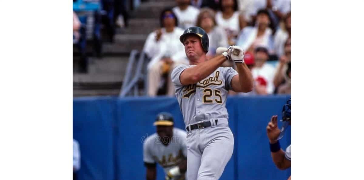 Mark McGwire regresa a las Grandes Ligas con los Atléticos como asesor en desarrollo de jugadores