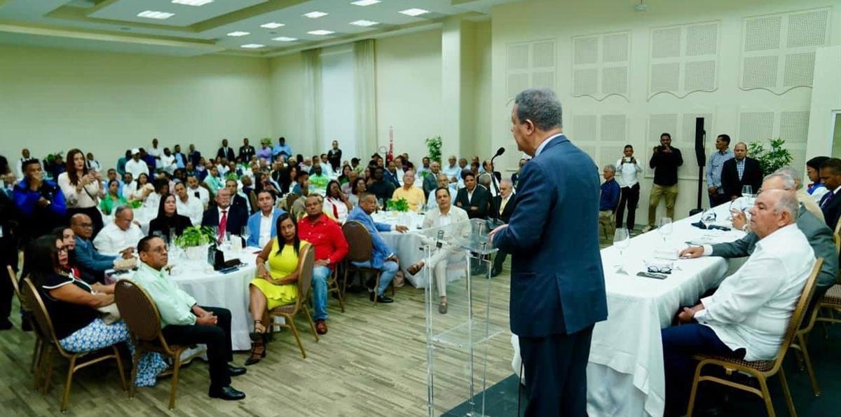 Leonel Fernández sitúa a las cooperativas en el centro de visión económica