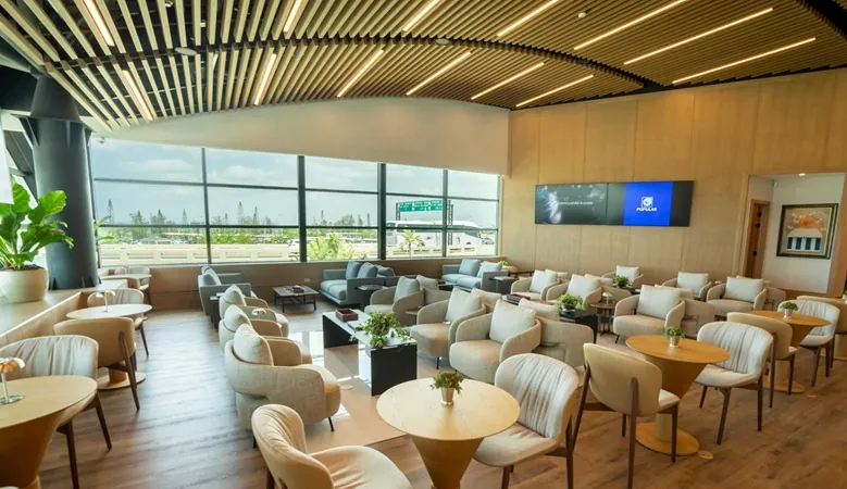 Banco Popular amplía lounge AILA con nueva sala para salidas
