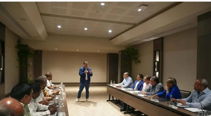 Buscan alternativas en RD ante continuas alzas de combustibles