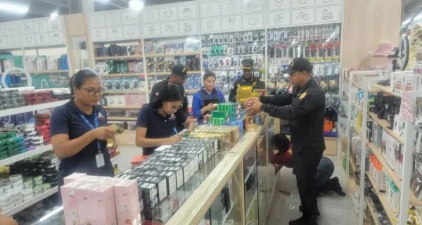 Ocupan más 30 mil mercancías ilícitas en negocios de chinos