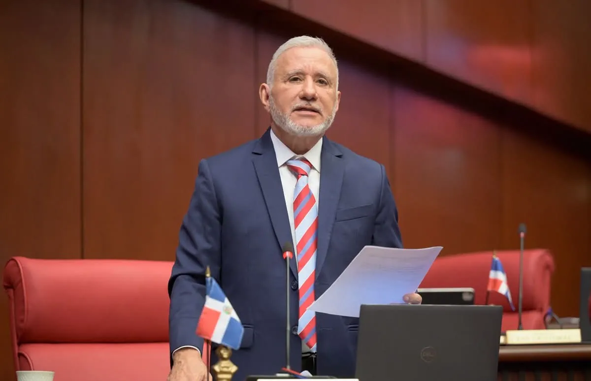 Taveras cuestiona sobregiro de RD$45 mil millones en sector eléctrico y pide mayor transparencia fiscal