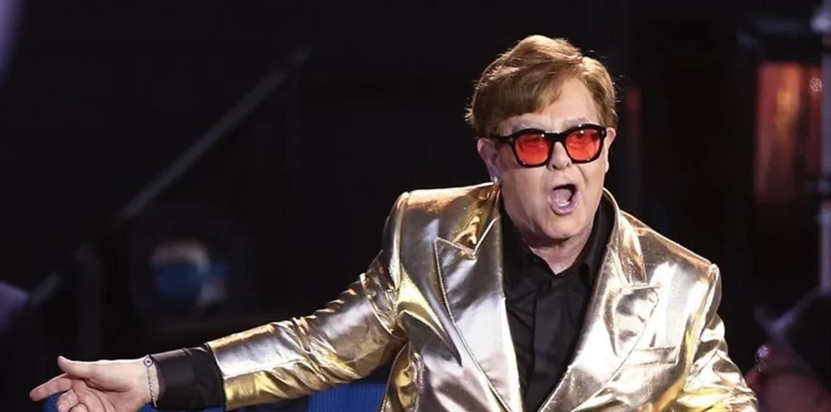 Elton John denuncia al 'Mail' por revelar datos de su salud y el nacimiento de su hijo