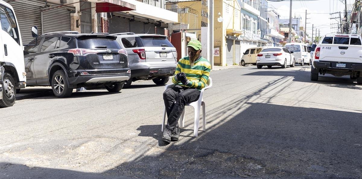 Hoyos en la calle 19 de Marzo agravan el tránsito en San Carlos
