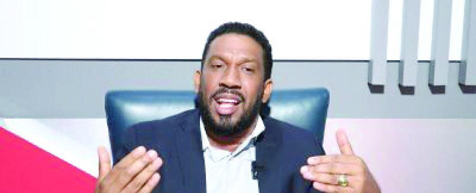 Gilberto Soriano es electo presidente de la Federación Esgrima