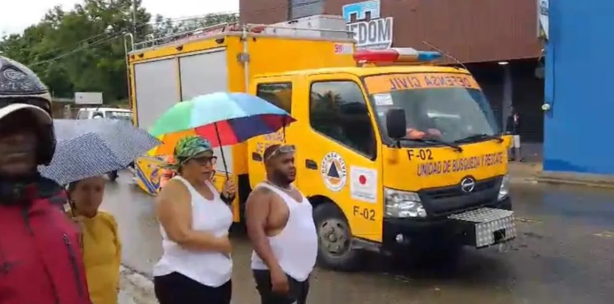 Santiago enfrenta inundaciones repentinas tras intensa lluvia