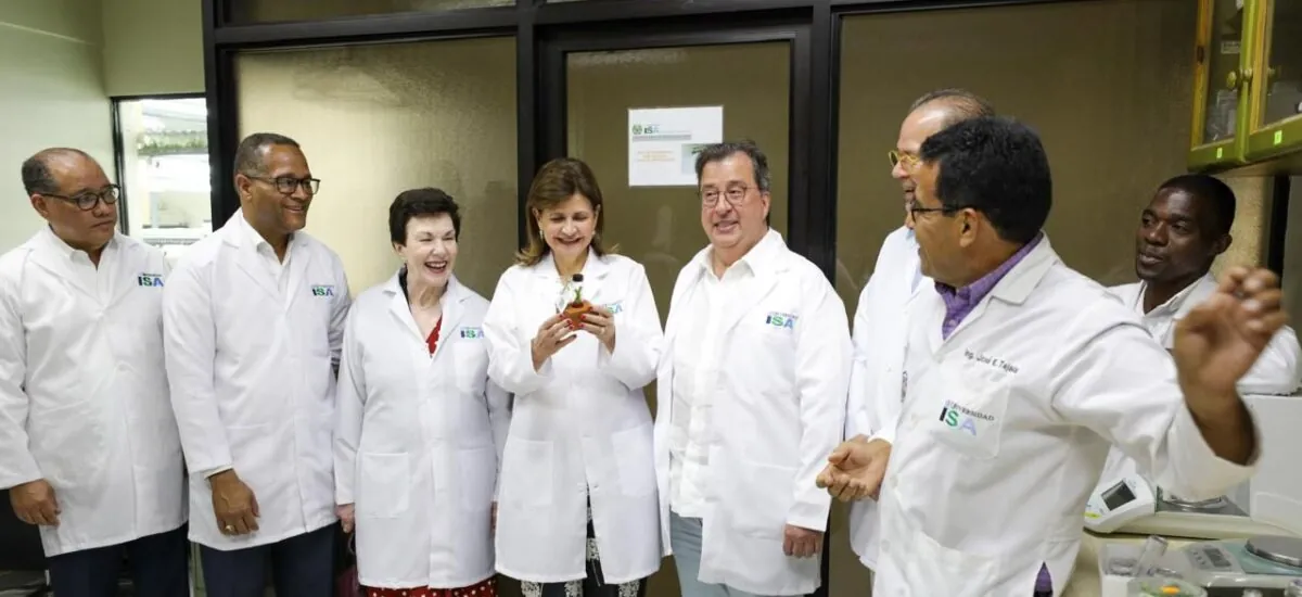 Raquel Peña encabeza inauguración de complejo de innovación avícola
