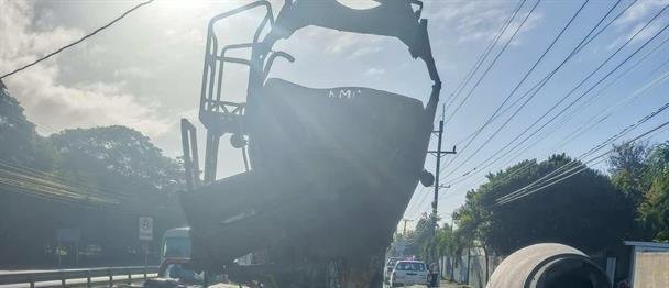 Caos en autopistas: camiones y patanas protagonizan tres accidentes este jueves