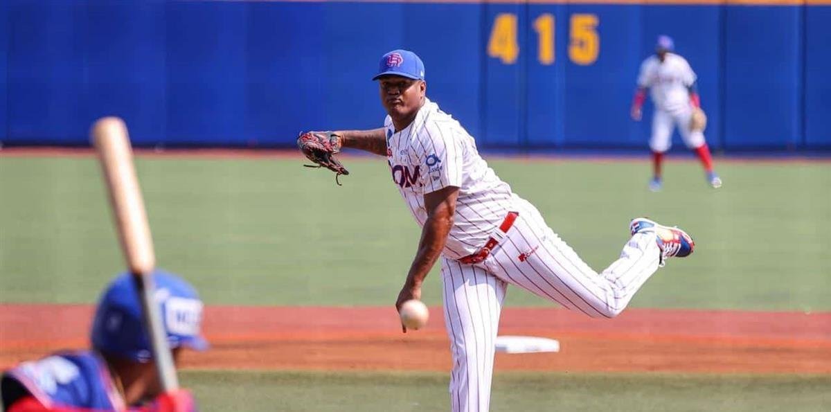 El dominicano Enny Romero doblegó una fiebre antes de vencer a Cangrejeros de Santurce