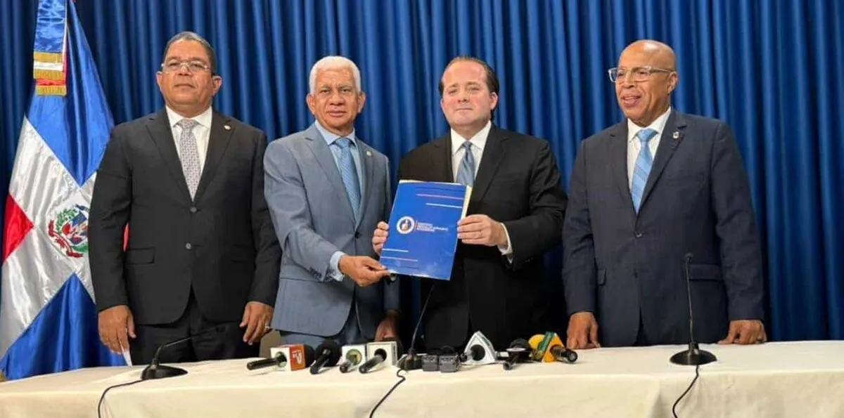 PRM deposita reforma a ley para frenar dinero ilícito en partidos y aspirantes ligados al narco