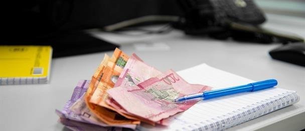 Los salarios mínimos serán ajustados un 8 % al alza en febrero