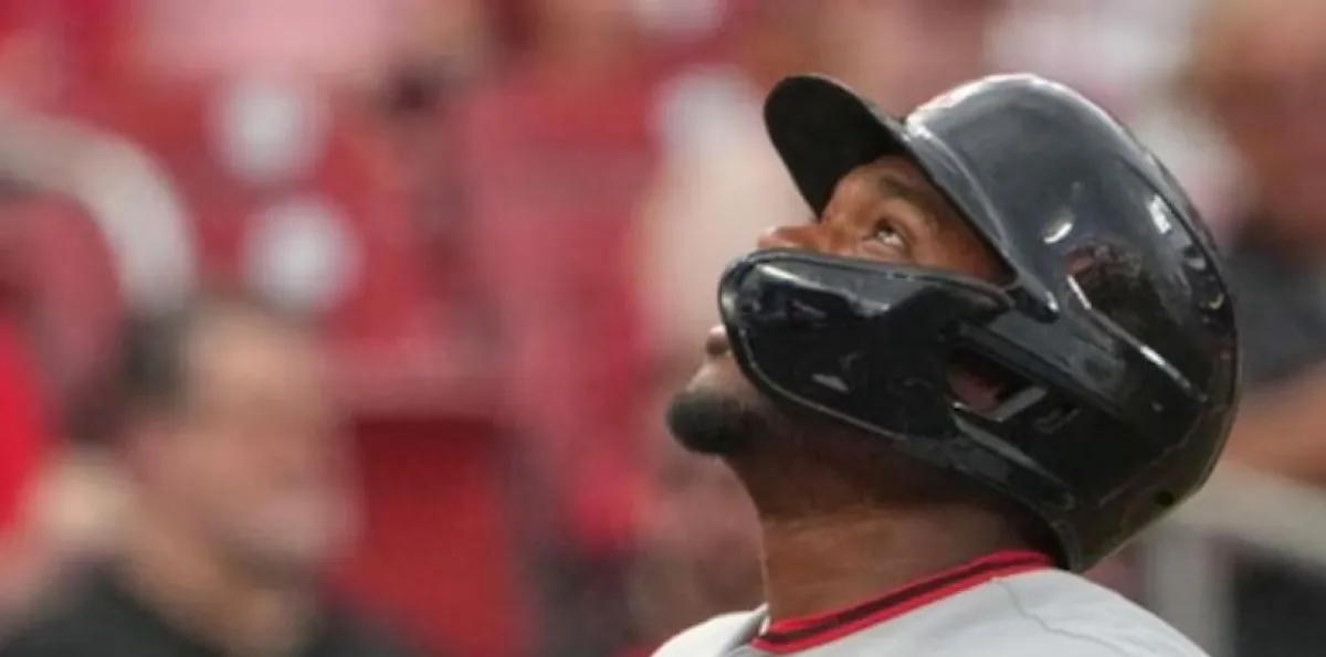 Martínez pega un grand slam para sumar 6 empujadas