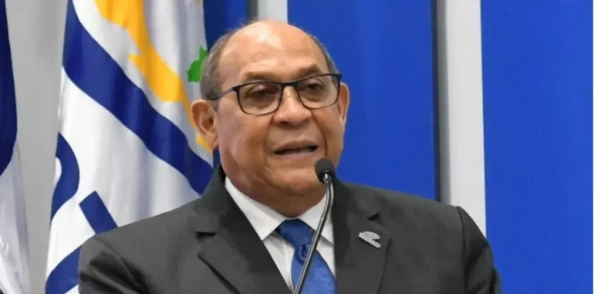 Rafael Santos, ministro de Educación Superior, revisará plan de becas