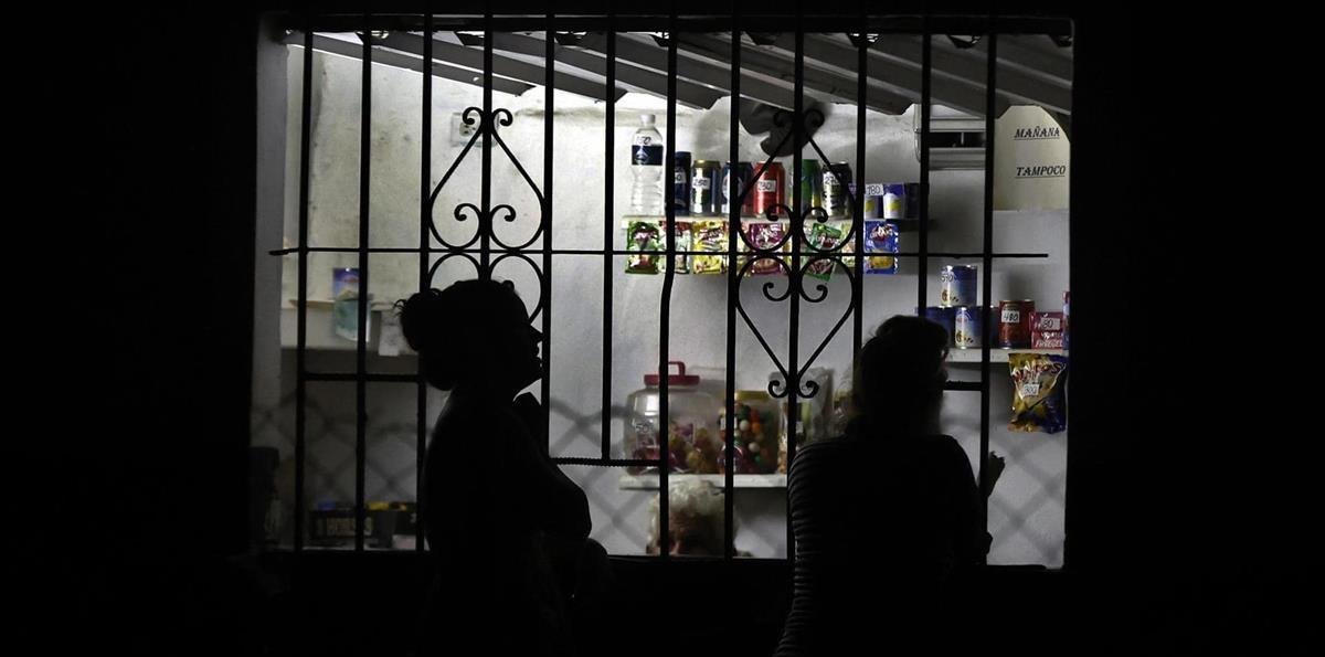 Apagón parcial en el país por fallas técnicas que han provocado la salida del 65 % del sistema