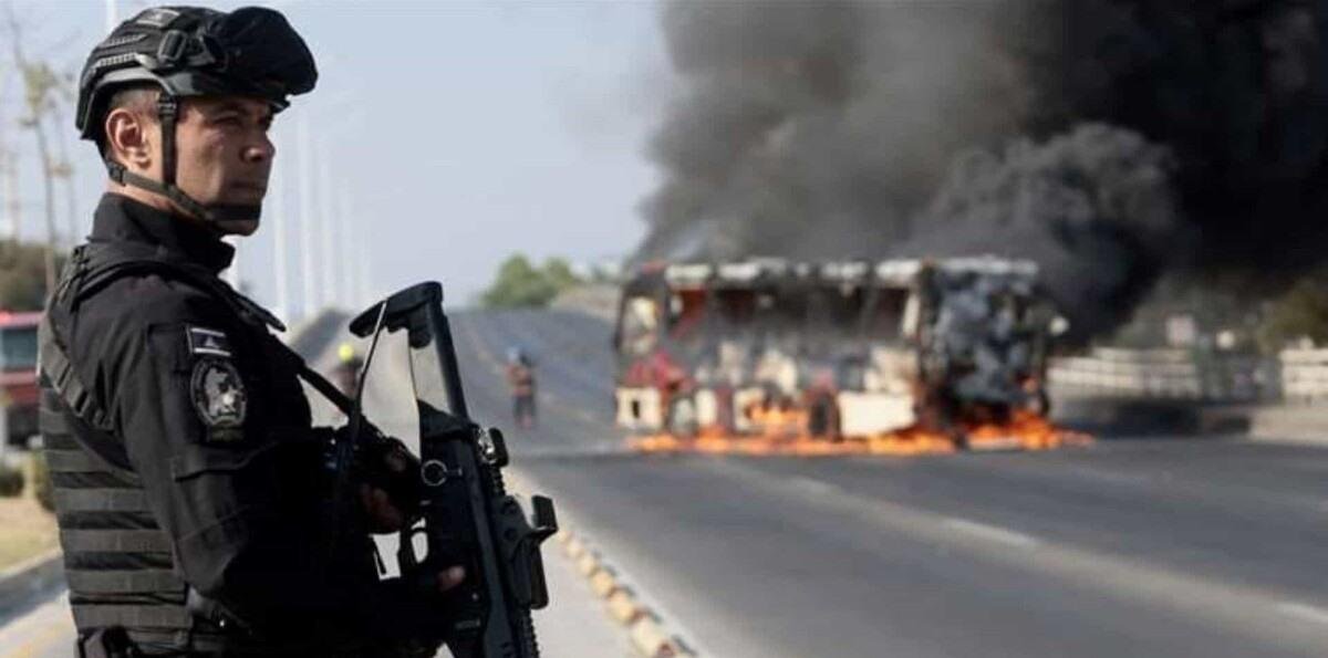 México despliega 10.000 militares tras ola de violencia por muerte de capo narco