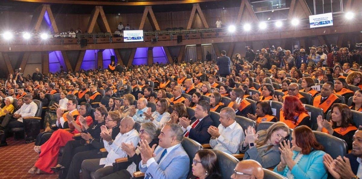 Primeros 199 especialistas para agilizar gestión pública y reducir burocracia