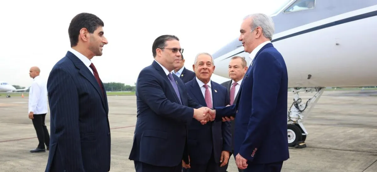 Presidente Abinader llega a Panamá, donde será orador principal del Congreso Mundial de Zonas Francas