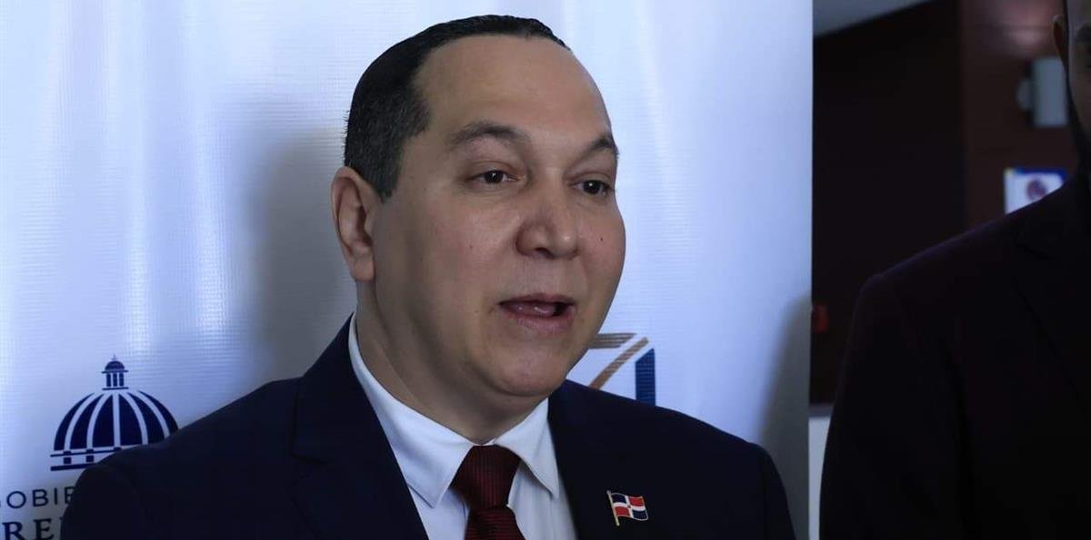 Proponen regular el uso de redes sociales en las escuelas