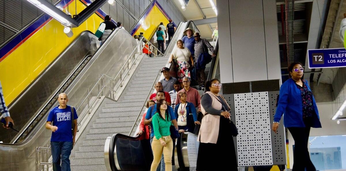 Autoridades ajustan operaciones en nueva extensión del metro mientras continúan las pruebas