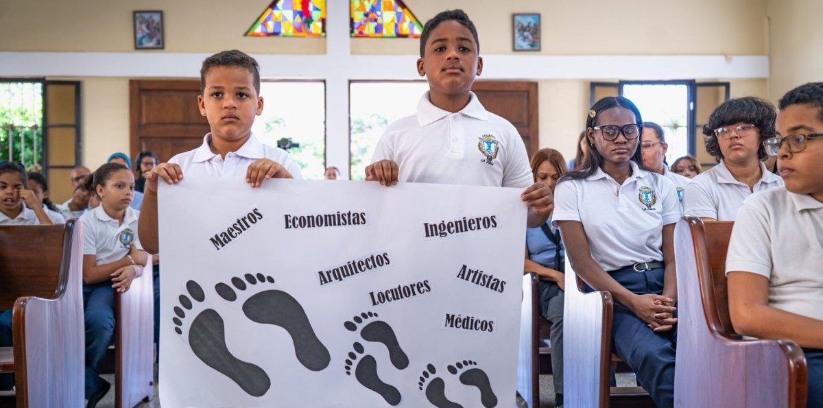 Colegio La Zurza conmemora 35 años de trayectoria educativa