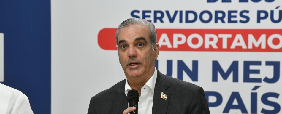 Presidente Abinader regresó esta tarde al país