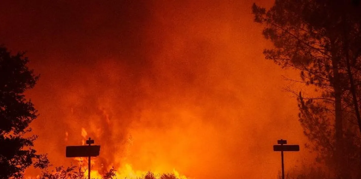 Situación crítica en Francia: Evacuaciones masivas y un incendio que no cede ante las altas temperaturas