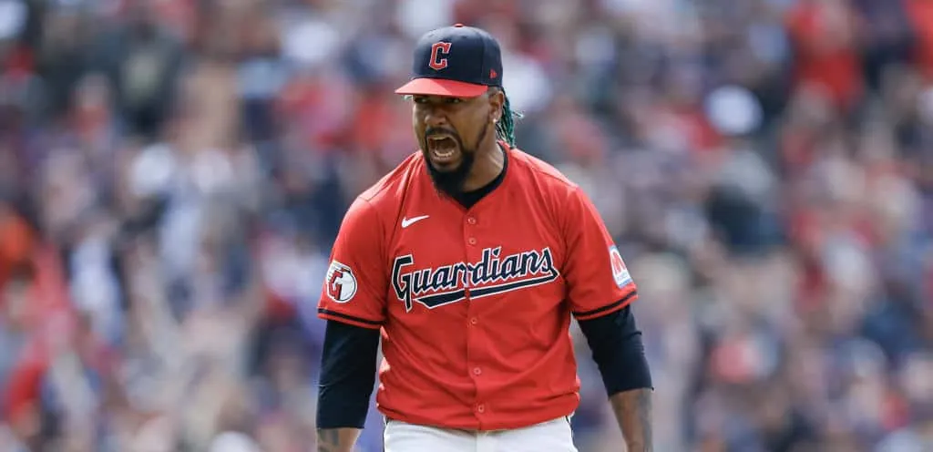 Los Guardians colocan a Clase y Ortiz en licencia no disciplinaria sin sueldo