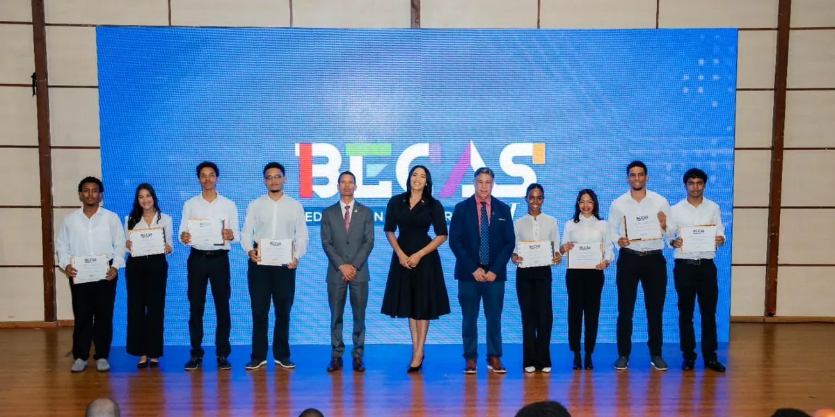 ITLA entrega 118 becas con inversión de RD$11 millones