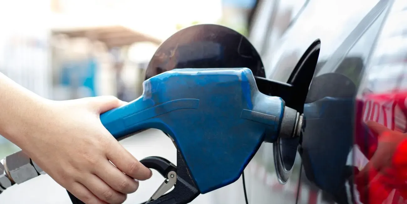Gobierno mantiene sin variación precios de los combustibles
