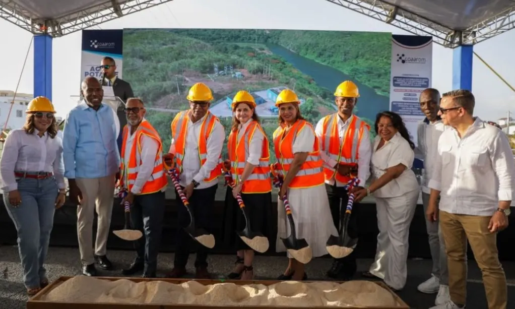 Vicepresidenta entrega obras e inicia proyecto agua La Romana